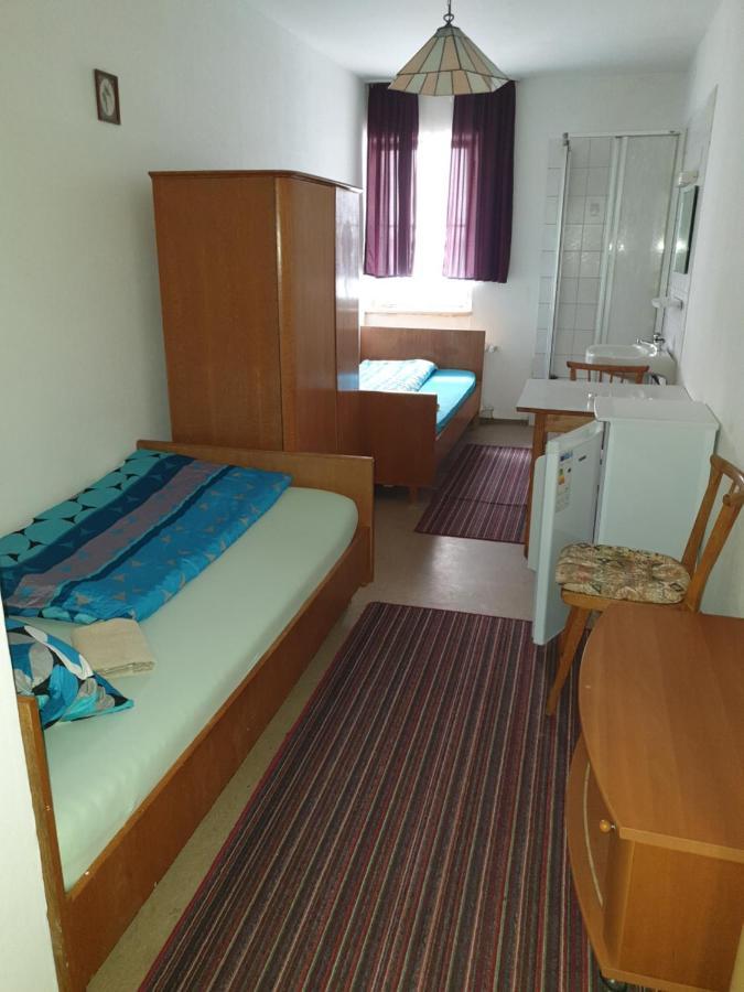 Hotel Pension Engel Pfullendorf Esterno foto